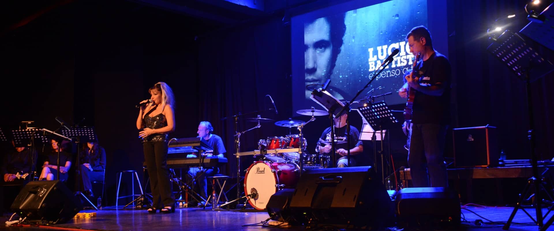 Foto di scena di Ago e Lisa, gruppo musicale che suona e canta dal vivo Lucio Battisti