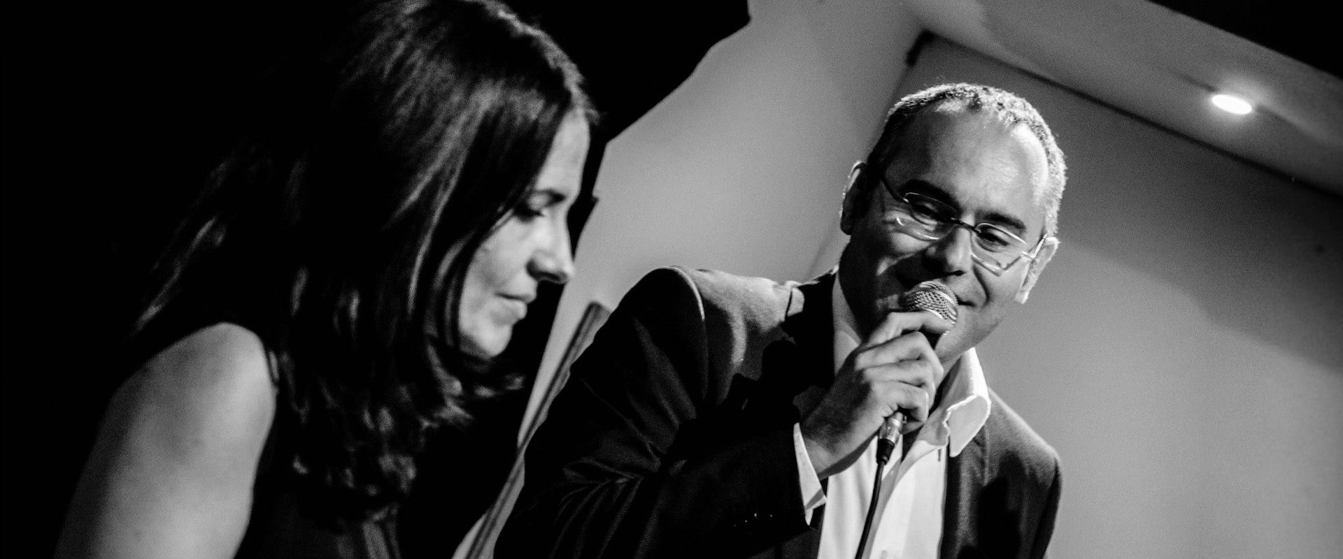 Foto di scena di IronicAmerica con musica e canzoni dal vivo