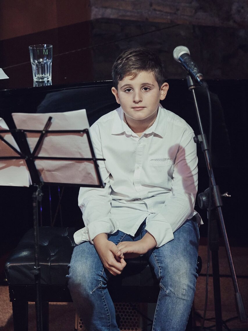 Foto di scena del reading del romanzo La formica sghemba di Paolo Romano