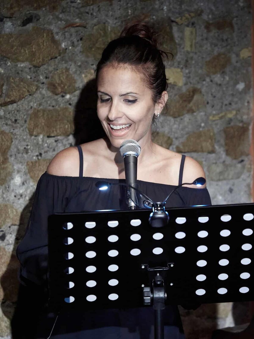 Foto di scena del reading del romanzo La formica sghemba di Paolo Romano