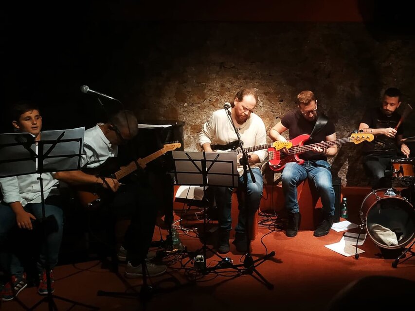 Foto di scena del reading del romanzo La formica sghemba di Paolo Romano