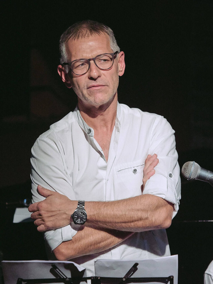 Foto di scena del reading del romanzo La formica sghemba di Paolo Romano