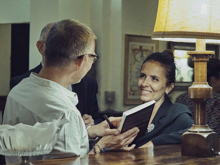 Foto di scena del reading del romanzo La formica sghemba di Paolo Romano