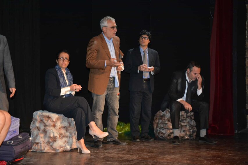 Foto di scena dello spettacolo di satira politica Animali Politici