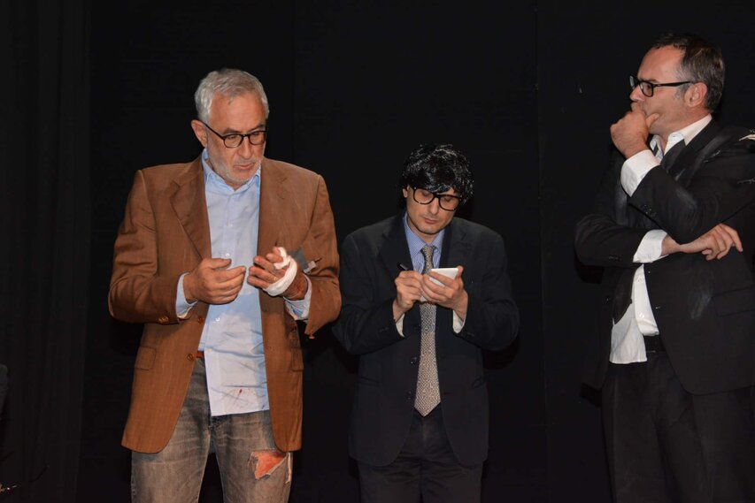 Foto di scena dello spettacolo di satira politica Animali Politici