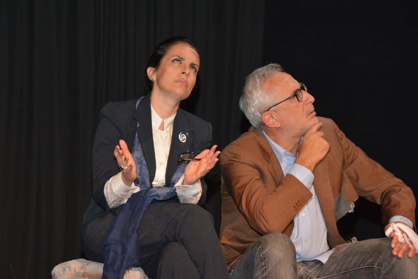 Foto di scena dello spettacolo di satira politica Animali Politici