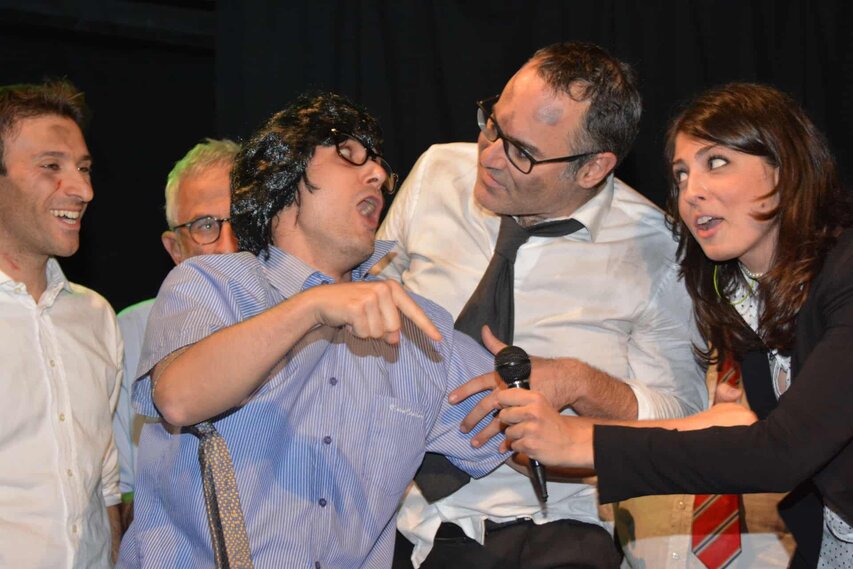 Foto di scena dello spettacolo di satira politica Animali Politici