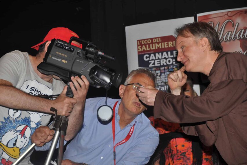 Foto di scena di Canale Zero, la più squinternata delle tv private